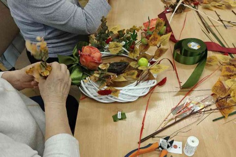 Warsztaty dla seniorów - Jesienne wianki