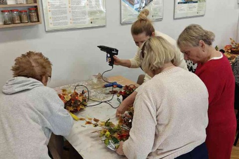 Warsztaty dla seniorów - Jesienne wianki