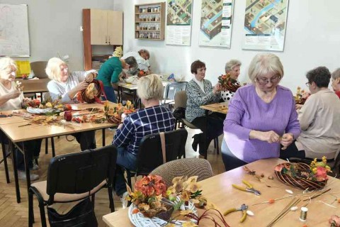 Warsztaty dla seniorów - Jesienne wianki