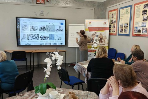 Warsztaty malarstwa dla seniorów - martwa natura ołówkiem