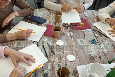 Warsztaty malarstwa dla seniorów - martwa natura ołówkiem