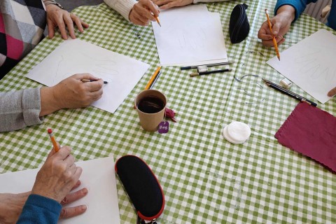 Warsztaty malarstwa dla seniorów - martwa natura ołówkiem