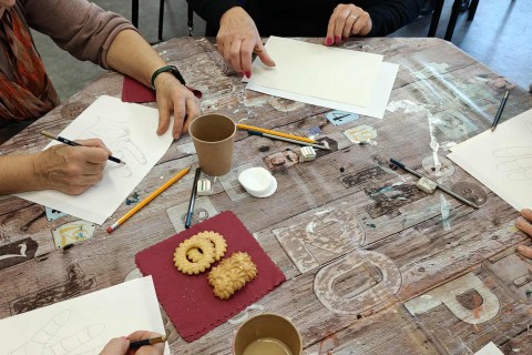 Warsztaty malarstwa dla seniorów - martwa natura ołówkiem