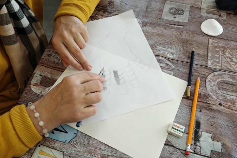 Warsztaty malarstwa dla seniorów - martwa natura ołówkiem