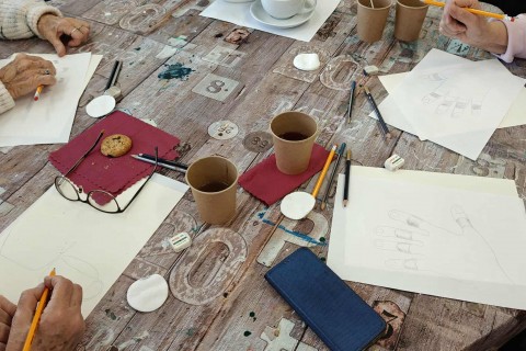 Warsztaty malarstwa dla seniorów - martwa natura ołówkiem