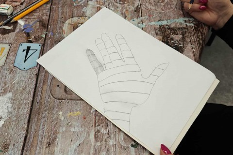 Warsztaty malarstwa dla seniorów - martwa natura ołówkiem