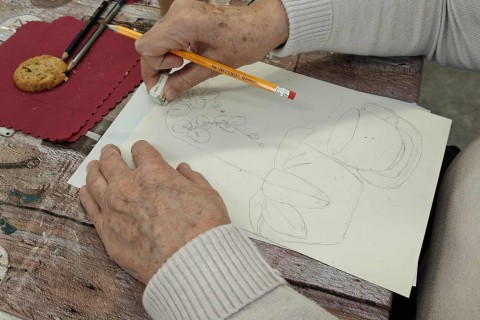 Warsztaty malarstwa dla seniorów - martwa natura ołówkiem