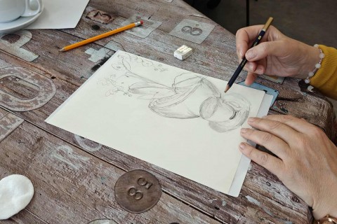 Warsztaty malarstwa dla seniorów - martwa natura ołówkiem