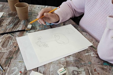 Warsztaty malarstwa dla seniorów - martwa natura ołówkiem