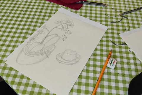 Warsztaty malarstwa dla seniorów - martwa natura ołówkiem