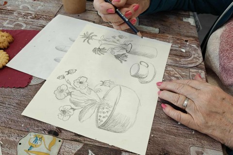 Warsztaty malarstwa dla seniorów - martwa natura ołówkiem