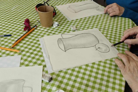 Warsztaty malarstwa dla seniorów - martwa natura ołówkiem