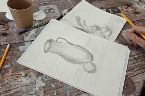 Warsztaty malarstwa dla seniorów - martwa natura ołówkiem