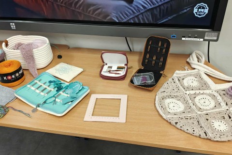 Warsztaty robienia na drutach dla seniorów