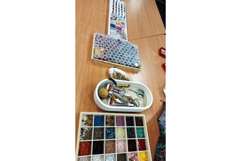 Warsztaty tworzenia biżuterii - broszka w technice haftu koralikowego