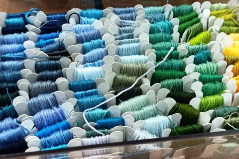 Warsztaty tworzenia biżuterii - broszka w technice haftu koralikowego