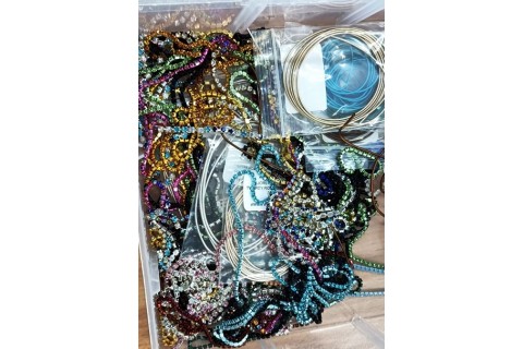 Warsztaty tworzenia biżuterii - broszka w technice haftu koralikowego