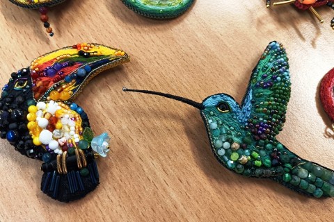 Warsztaty tworzenia biżuterii - broszka w technice haftu koralikowego