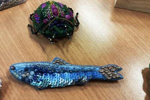 Warsztaty tworzenia biżuterii - broszka w technice haftu koralikowego