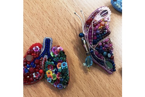 Warsztaty tworzenia biżuterii - broszka w technice haftu koralikowego