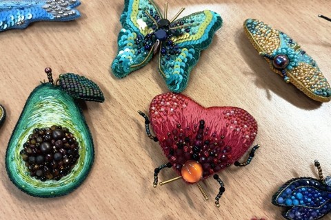 Warsztaty tworzenia biżuterii - broszka w technice haftu koralikowego