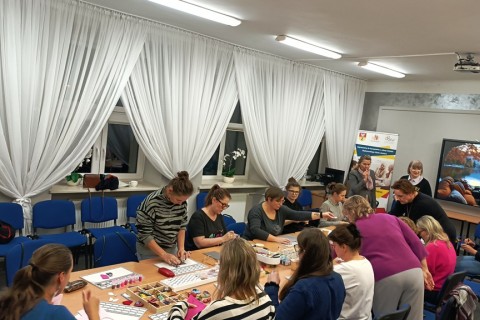 Warsztaty tworzenia biżuterii - broszka w technice haftu koralikowego