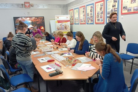 Warsztaty tworzenia biżuterii - broszka w technice haftu koralikowego