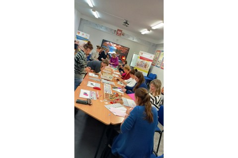 Warsztaty tworzenia biżuterii - broszka w technice haftu koralikowego