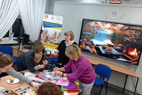 Warsztaty tworzenia biżuterii - broszka w technice haftu koralikowego