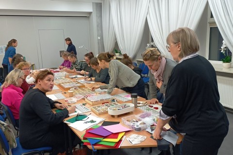 Warsztaty tworzenia biżuterii - broszka w technice haftu koralikowego