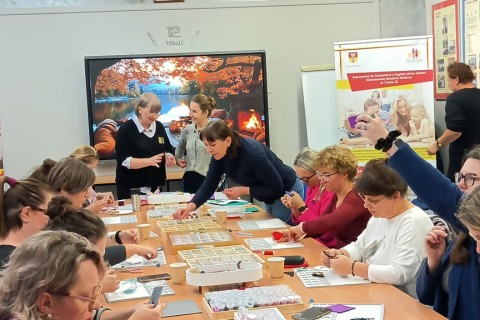 Warsztaty tworzenia biżuterii - broszka w technice haftu koralikowego