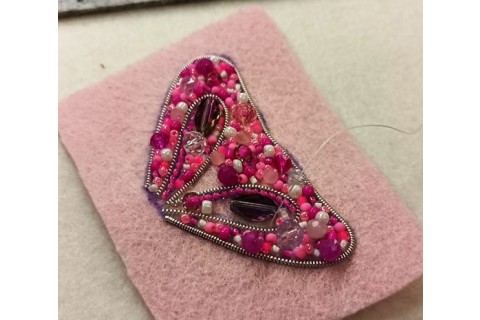 Warsztaty tworzenia biżuterii - broszka w technice haftu koralikowego