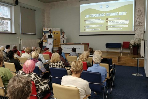 Prelekcja „Farmacja na talerzu - o interakcjach leków z żywnością”