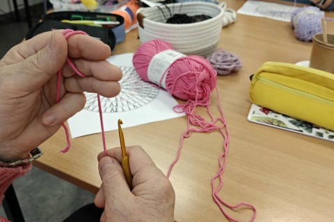 Warsztaty szydełkowania dla seniorów