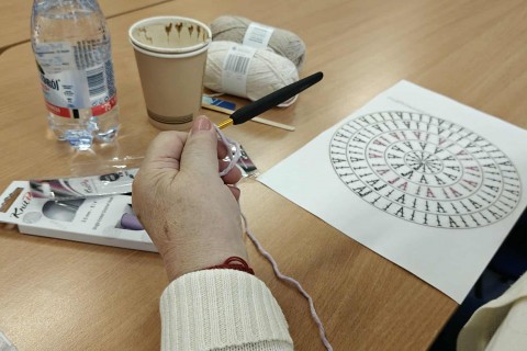 Warsztaty szydełkowania dla seniorów