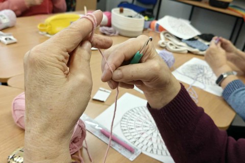 Warsztaty szydełkowania dla seniorów