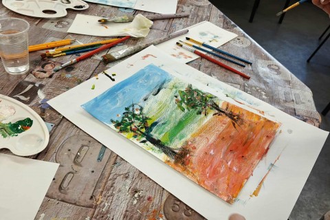 Warsztaty malarstwa dla seniorów - akrylowy pejzaż