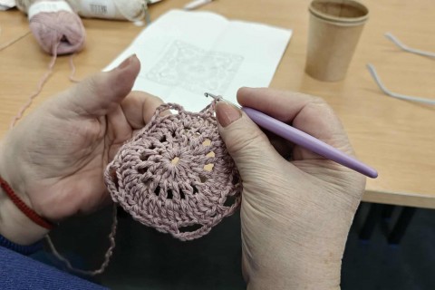 Warsztaty szydełkowania dla seniorów