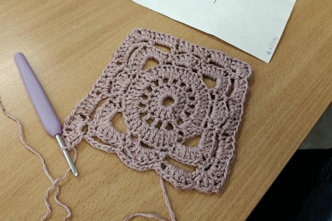 Warsztaty szydełkowania dla seniorów