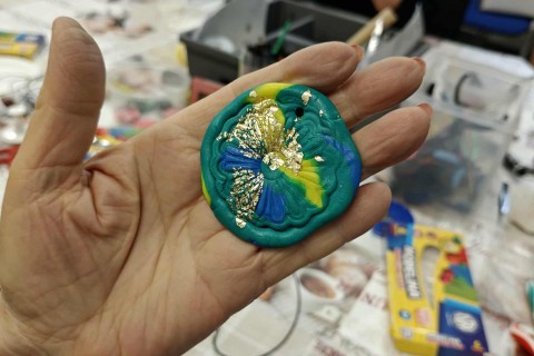 Warsztaty kreatywne dla seniorów - Biżuteria z modeliny i sznurka