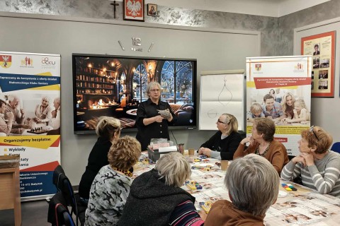 Warsztaty kreatywne dla seniorów - Biżuteria z modeliny i sznurka