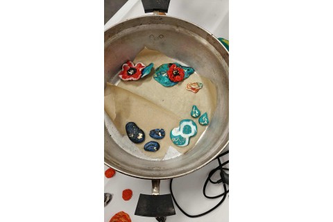 Warsztaty kreatywne dla seniorów - Biżuteria z modeliny i sznurka