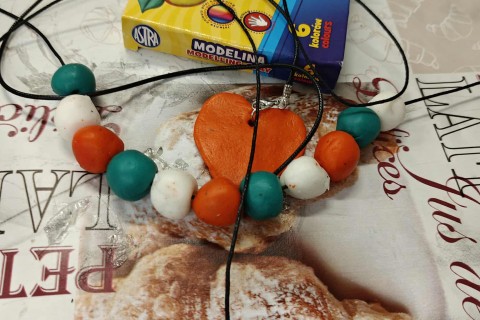 Warsztaty kreatywne dla seniorów - Biżuteria z modeliny i sznurka