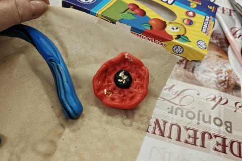 Warsztaty kreatywne dla seniorów - Biżuteria z modeliny i sznurka