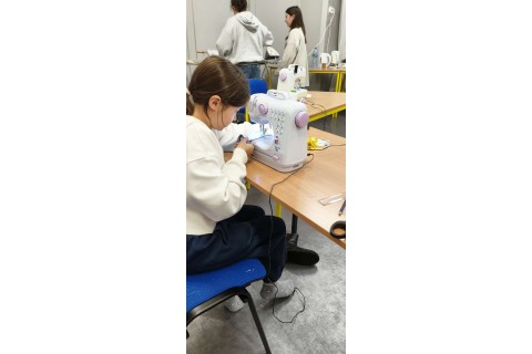 Warsztaty szycia na maszynie dla nastolatków 11+