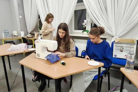 Warsztaty szycia na maszynie dla nastolatków 11+