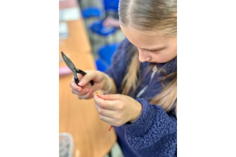 Warsztaty dla mamy i córki - tworzenie bransoletek z koralików...