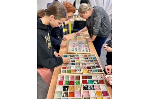 Warsztaty dla mamy i córki - tworzenie bransoletek z koralików...