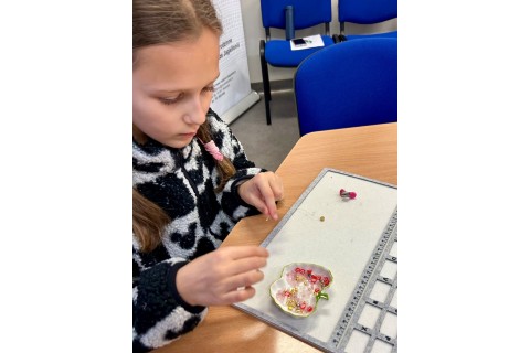 Warsztaty dla mamy i córki - tworzenie bransoletek z koralików...