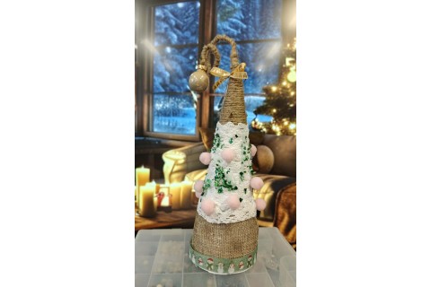 Warsztaty kreatywne dla seniorów - choinka z brystolu i koronki